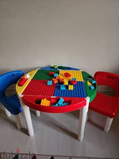 طاولة دراسة للاطفال مع لوح مكعبات blocks table
