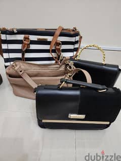 different handbags حقائب متنوعة