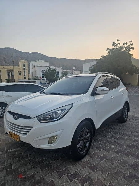 Hyundai Tucson Full Automatic,Limited,4WD,Family Used,Good Condition. 5