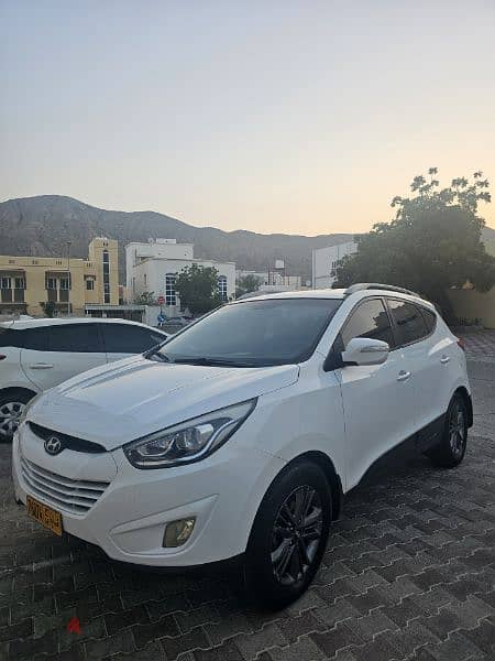 Hyundai Tucson Full Automatic,Limited,4WD,Family Used,Good Condition. 9