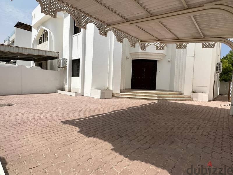 7Rooms villa for rent in Al Qurm Beach, near Al KharjiyA st 1