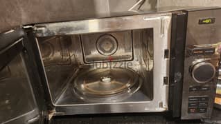 Microwave oven with convection, grill and airfryer