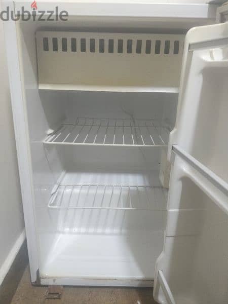 Small refrigerator best for single bachelor 3