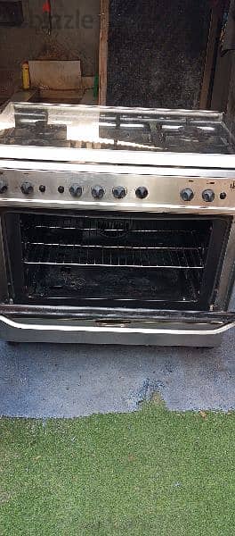 5 burner gas oven neat and clean excellent working condition 3