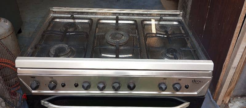 5 burner gas oven neat and clean excellent working condition 5