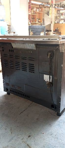 5 burner gas oven neat and clean excellent working condition 6