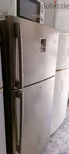 Samsung refrigerator nothing changes looking new condition good 0