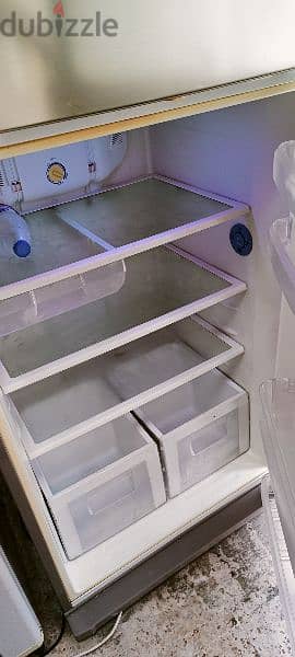 Samsung refrigerator nothing changes looking new condition good 2