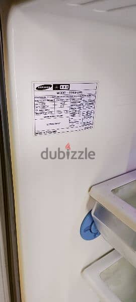 Samsung refrigerator nothing changes looking new condition good 3
