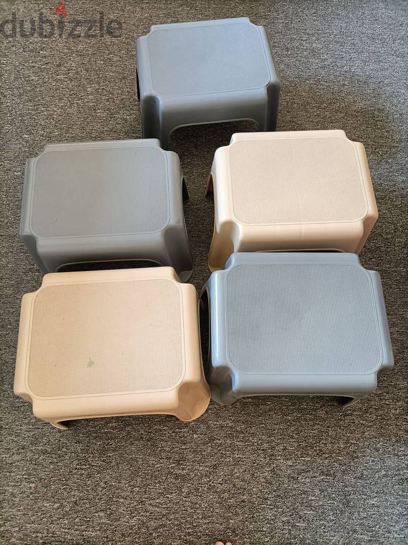 5 small plastic stools 1
