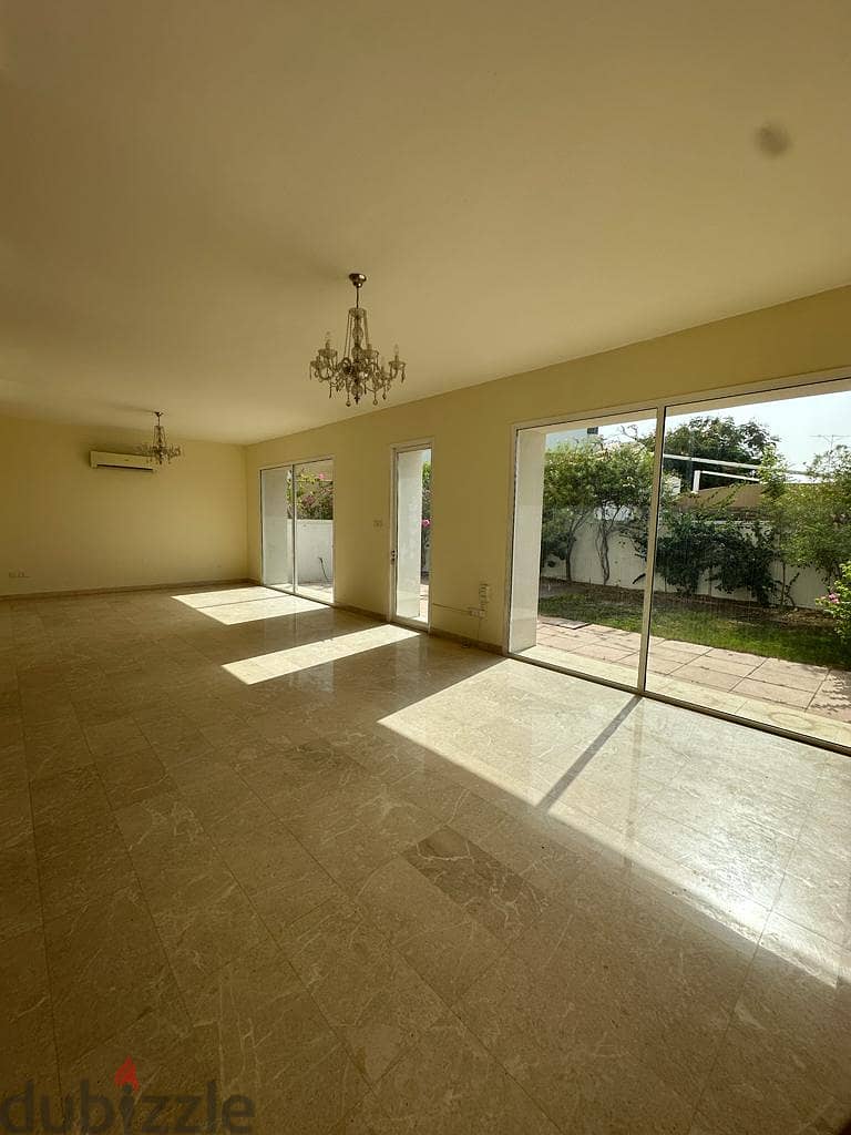 6AK3-"Stunning 4BHK Villa for rent near Qurom Garden Awaits!" 10