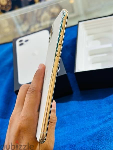 iPhone 11 pro max 256GB  - 93% battery - with box - perfect condition 4