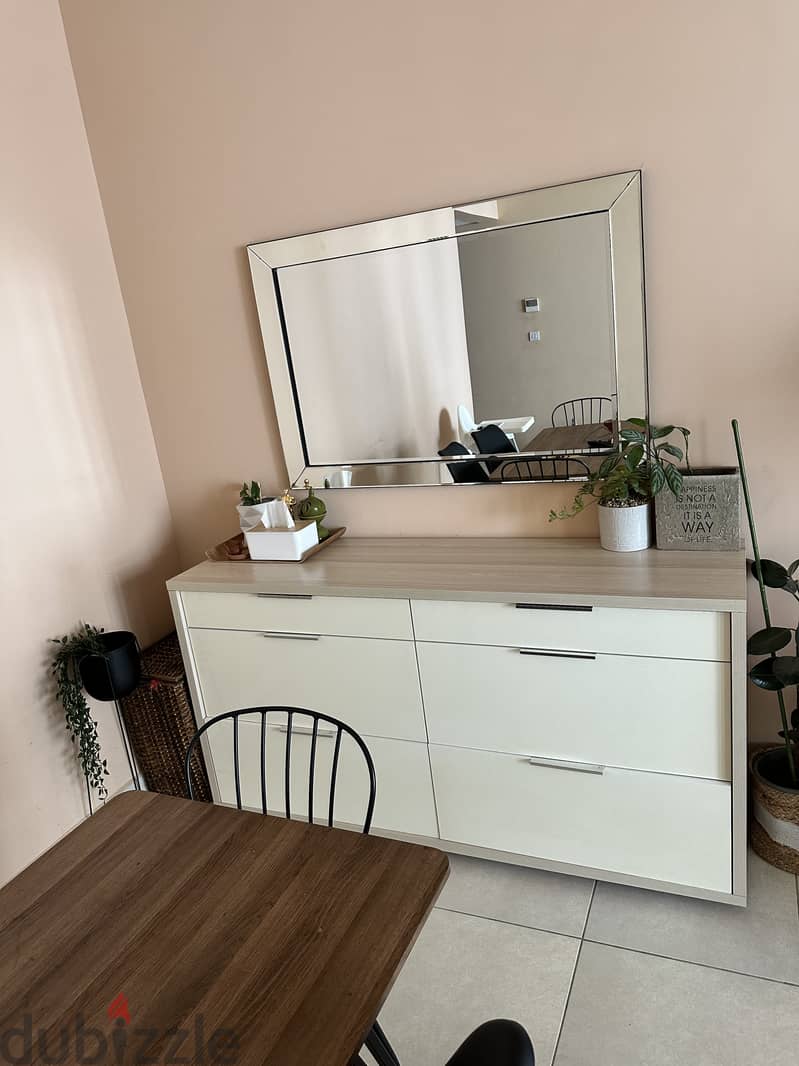 Chest of drawers with mirror 0