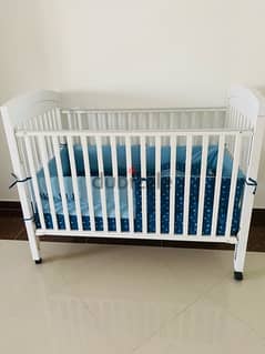 juniors baby crib with mattress and 5 piece comforter set for sale