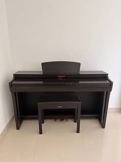 Digital Yamaha Piano 725