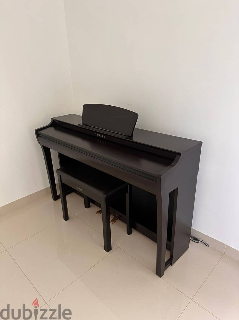 Digital Yamaha Piano 725 1