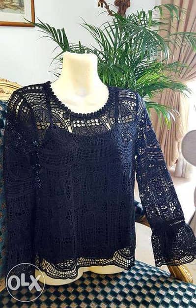 never worn lace top size small