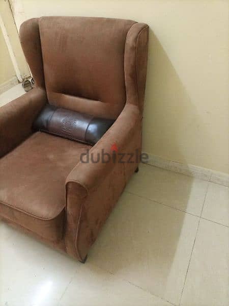 single sofa for sale very good and clean condition 1