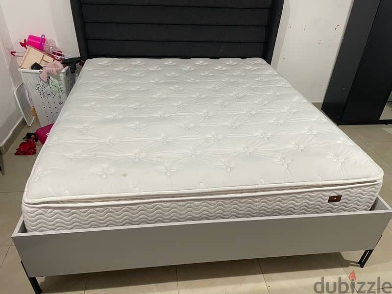 king size double bed with mattress 4