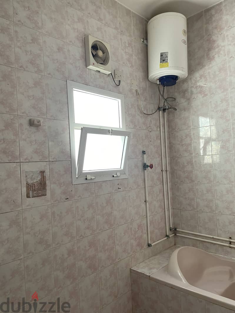 A Room with attached bath room ,sharing kitchen available in 2BHK flat 6