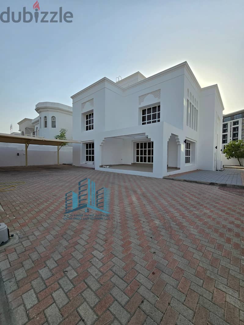 Independent 7 BR Villa with A Prime Location in Shatti Al Qurum 9