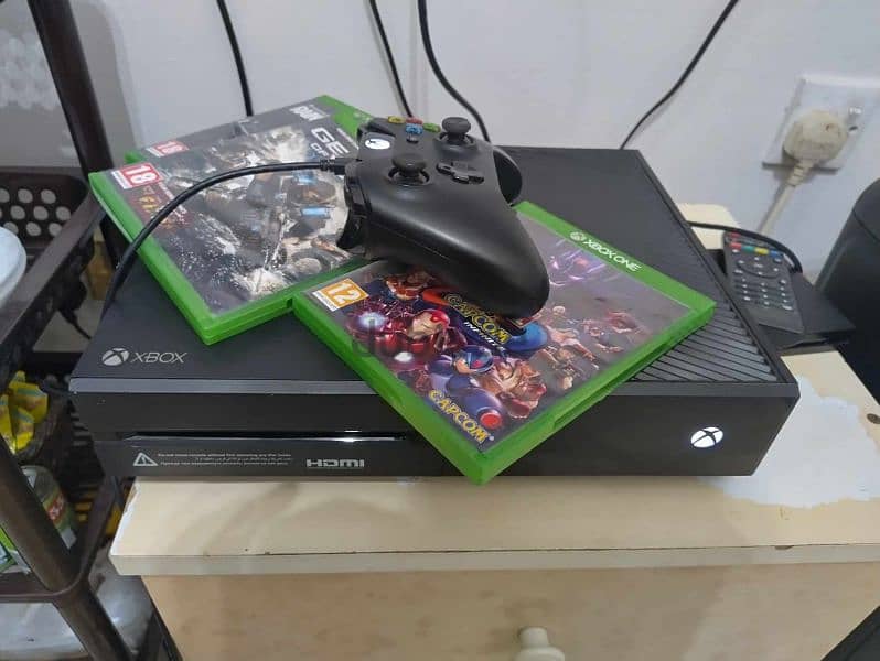 Xbox one with 2 disk games and camera and headphone all package 55 ro 1