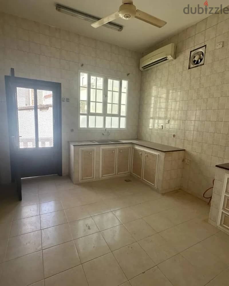 Twin Villa for rent Al Ghubra North For the rent Villa 4 BHK for rent 12