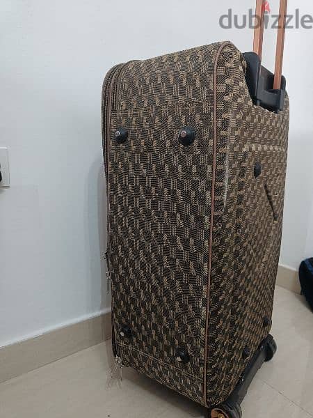 Suitcase & Trolley Bag 6