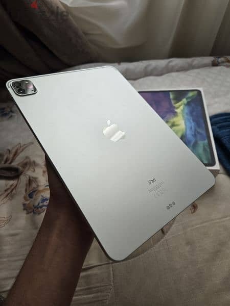 iPad Pro 11 2020 128gb almost new condition 1