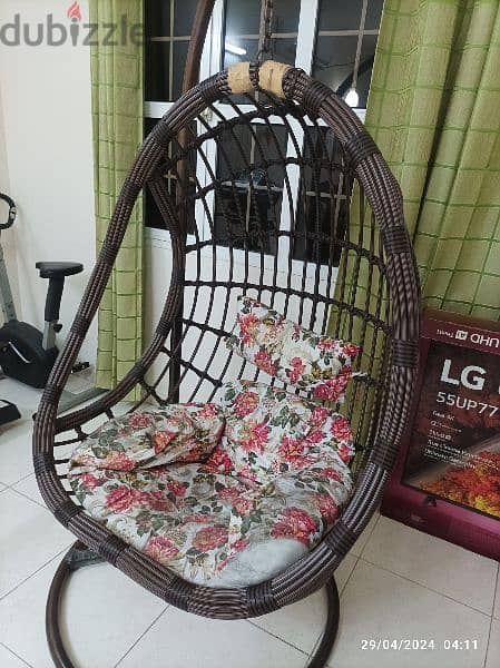 Single seater swing chair with stand & cushion 2