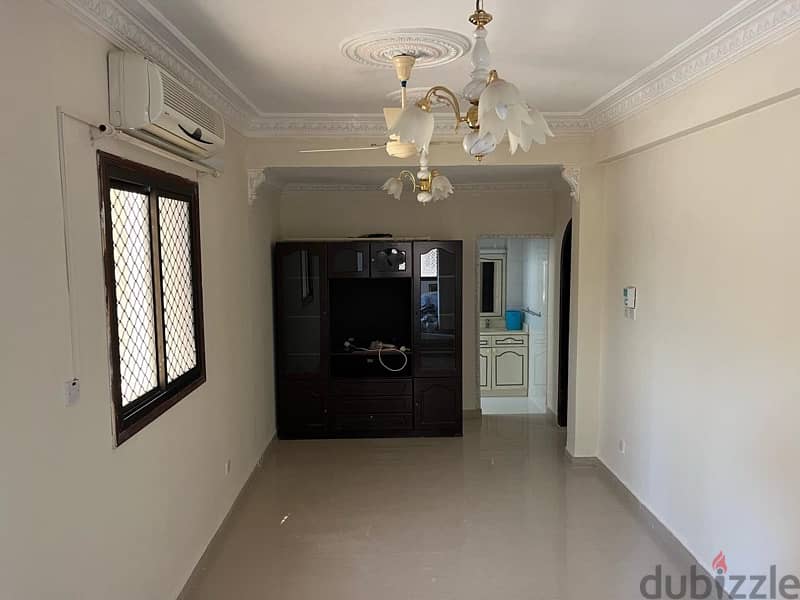 Villa for rent in Al Qurum, quiet and beautiful location, first floor 2