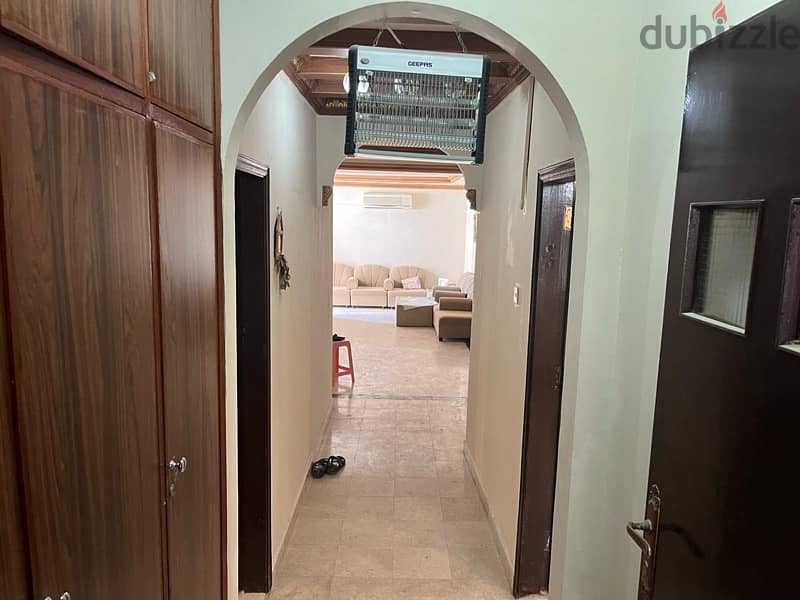 Villa for rent in Al Qurum, quiet and beautiful location, first floor 9