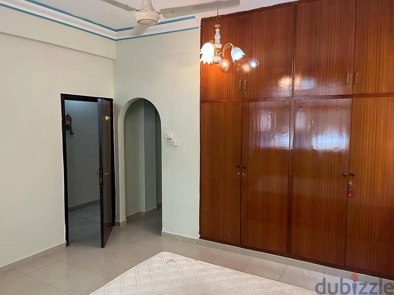 Villa for rent in Al Qurum, quiet and beautiful location, first floor 10