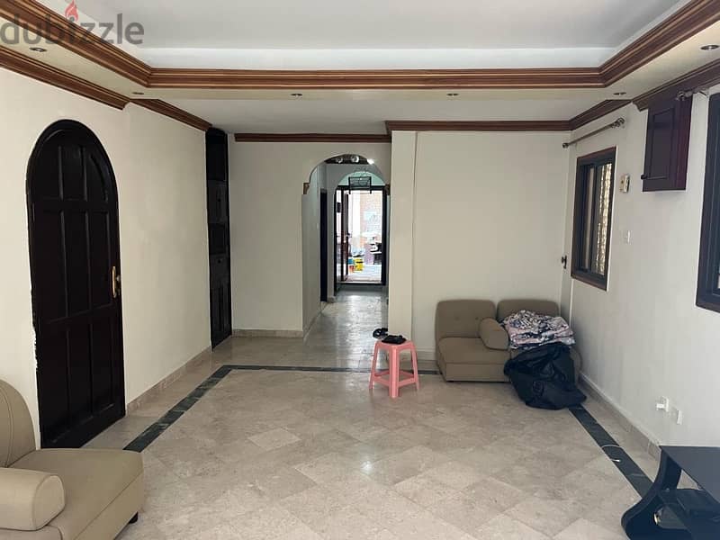 Villa for rent in Al Qurum, quiet and beautiful location, first floor 11