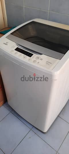 Excellent condition fully automatic washing machine for sale.