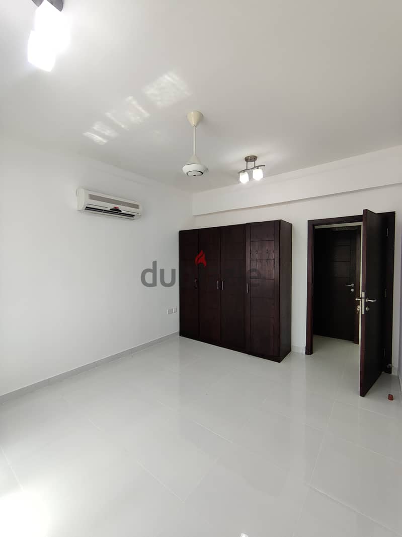Stunning 1bhk flat with built-in wardrobes near AlKhuwair Square 2