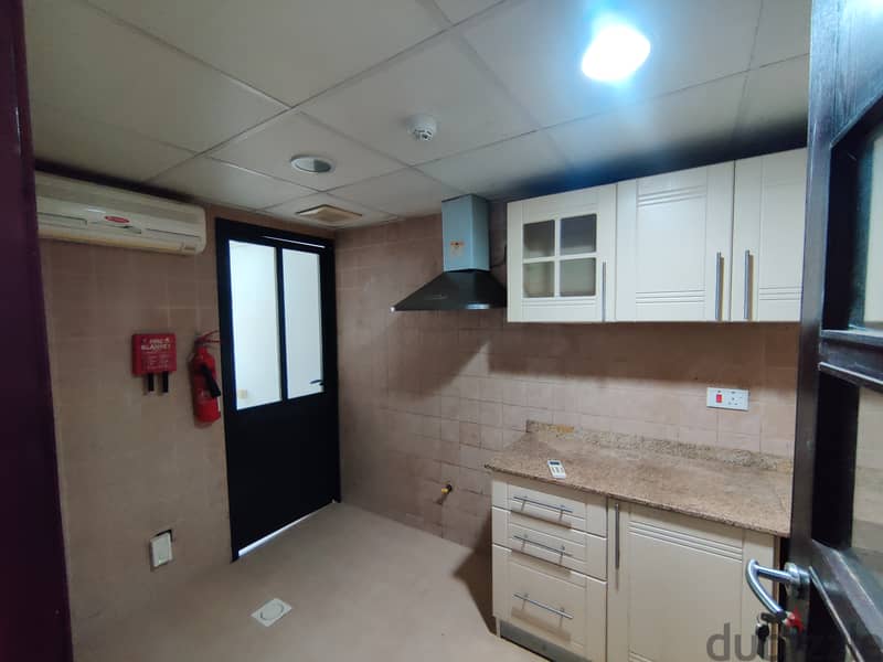Stunning 1bhk flat with built-in wardrobes near AlKhuwair Square 4