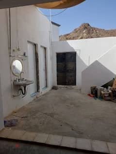 single rooms available for rent[mutrah]