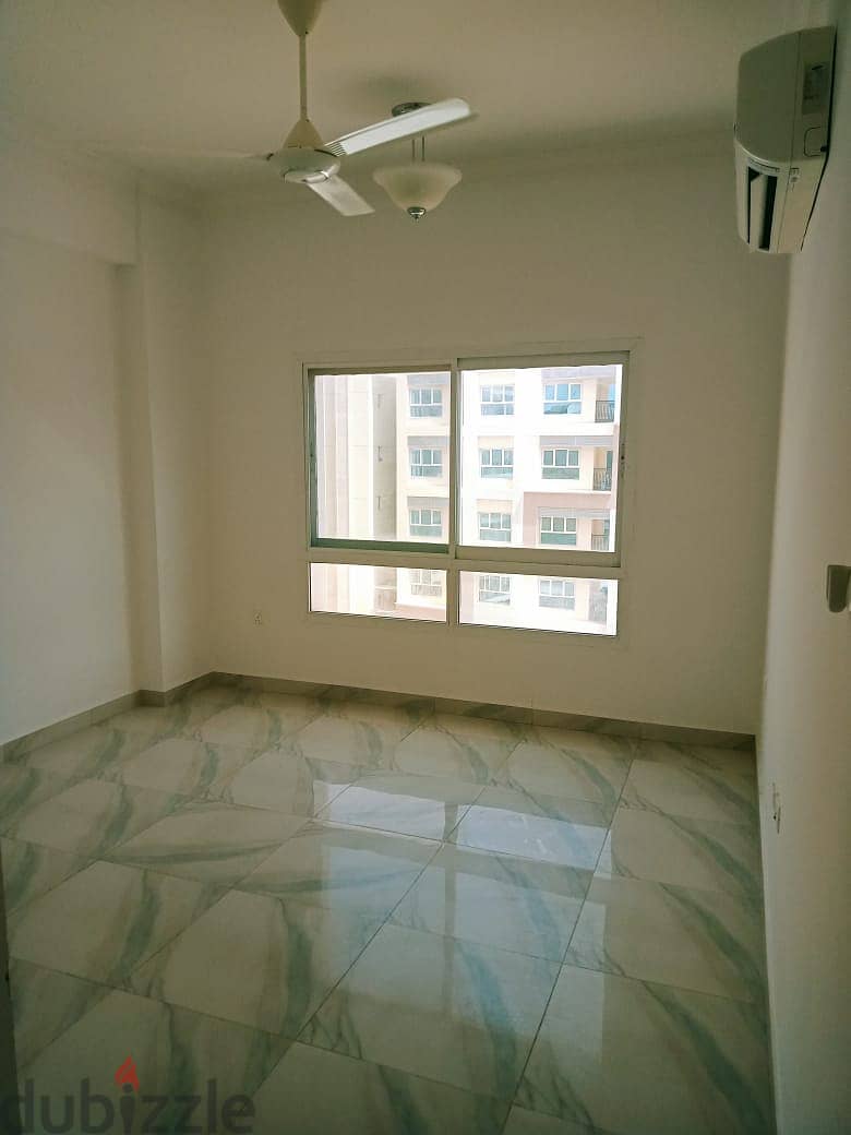 شقه للايجار 2غرفه في منطقه القرم / 2bhk apartment for rent in Qurm 3