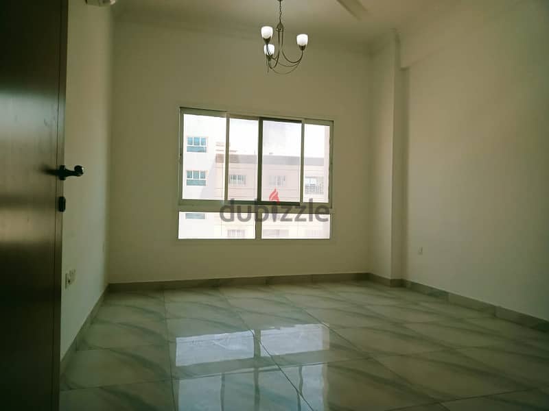 شقه للايجار 2غرفه في منطقه القرم / 2bhk apartment for rent in Qurm 2