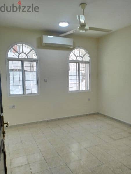 Two bedrooms flat for rent khwair near Technical college Taymour Jamie 3