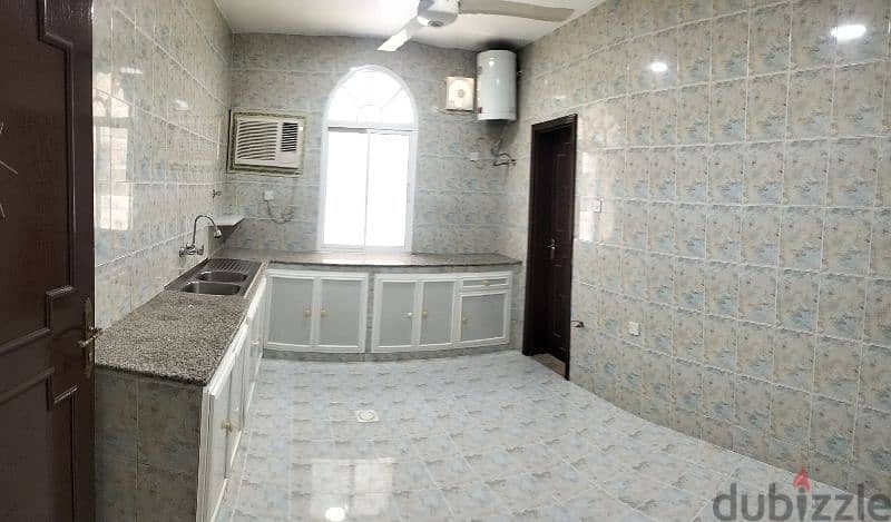 Two bedrooms flat for rent khwair near Technical college Taymour Jamie 11