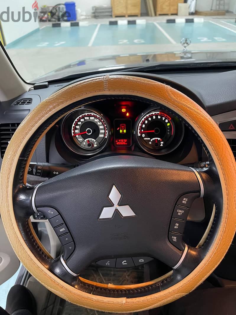 Mitsubishi Pajero 2015 V6 3.5L 7