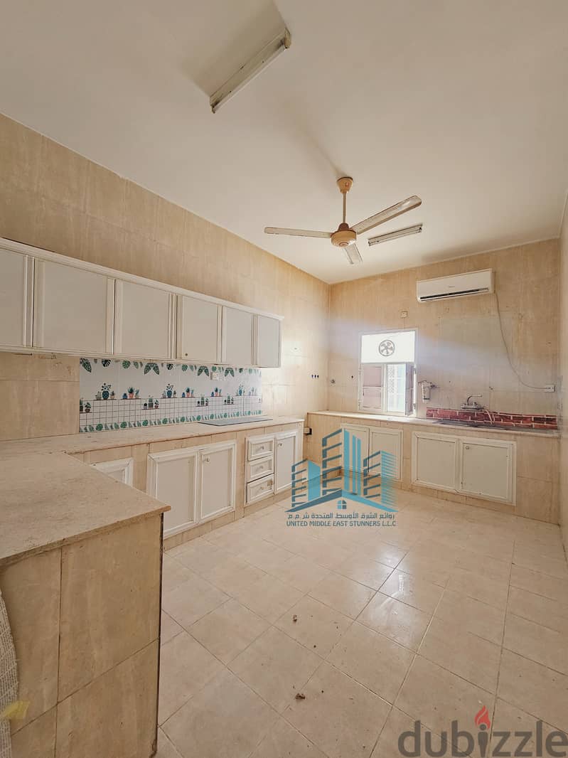 First Floor 3 BR Apartment with Private Entrance شقة طابق أول 4