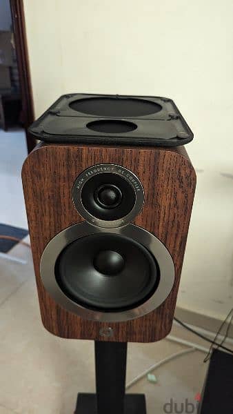 Q Acoustic 3030i Bookshelf speakers 1