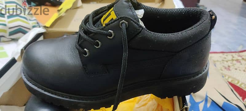 CAT SAFETY SHOES 1