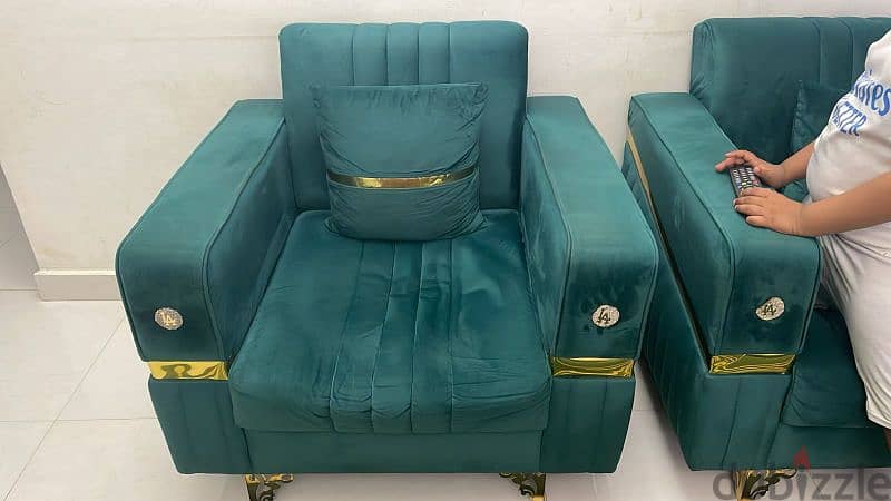 seating room sofa available no problem no damage if you want text me i 1