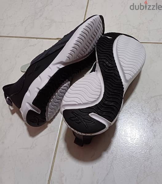 Brand New Original Reebok Shoe for sale Size 8 2