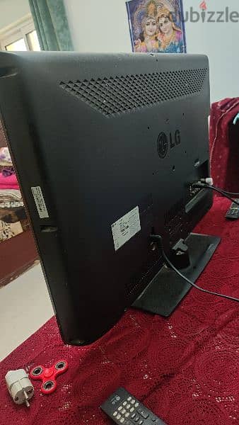 LG LCD Tv 32 inch with satellite disc Airtel 6