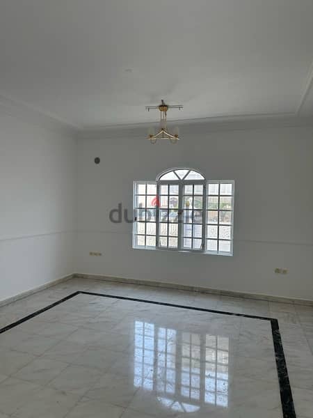 4 bedroom Villa, Ground Floor in Mawaleh South 18